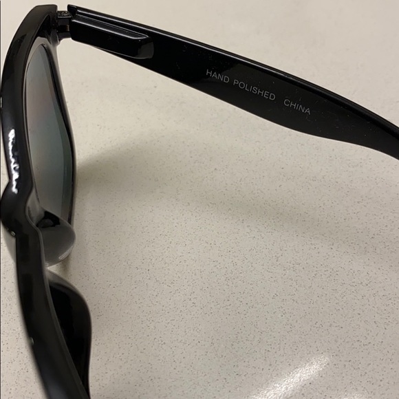 Women's Fashion Sunglasses - Picture 3 of 6